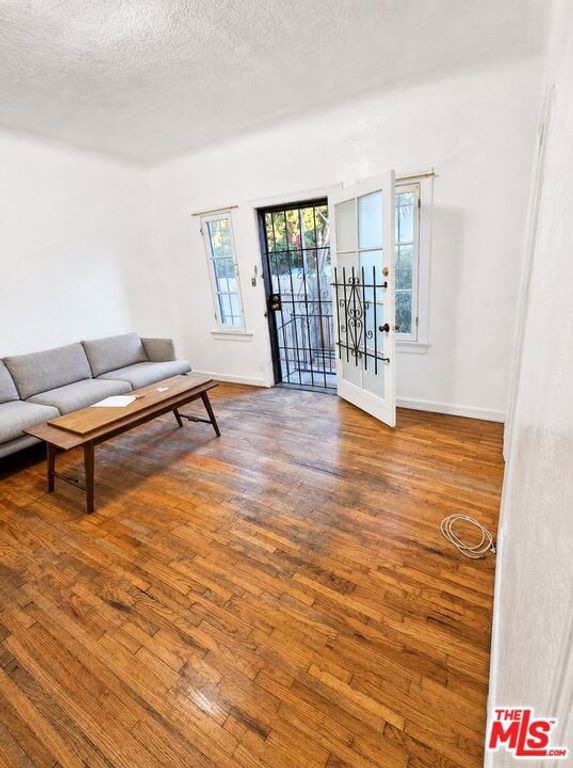 Image 18 of property listing at 905 Sanborn Avenue, Los Angeles, CA 90029