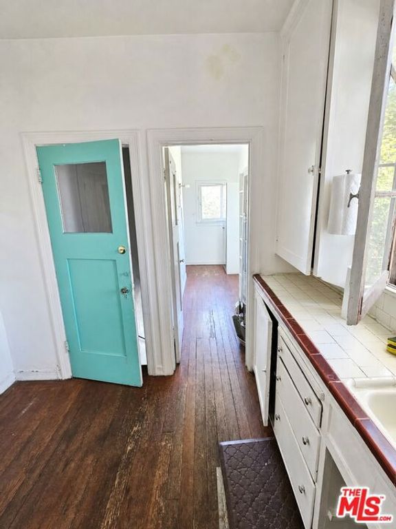 Image 23 of property listing at 905 Sanborn Avenue, Los Angeles, CA 90029