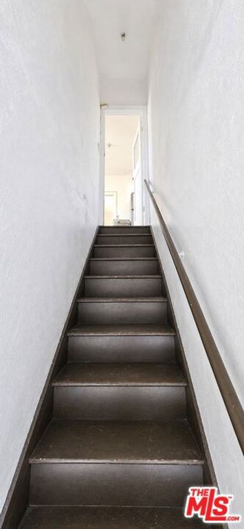 Image 25 of property listing at 905 Sanborn Avenue, Los Angeles, CA 90029