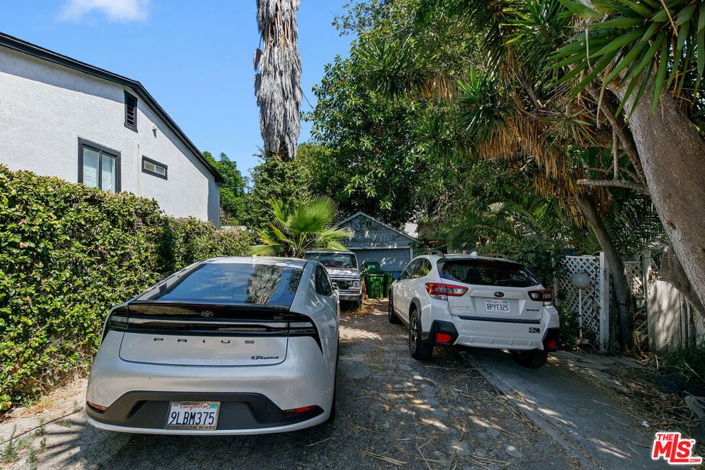 Image 27 of property listing at 905 Sanborn Avenue, Los Angeles, CA 90029