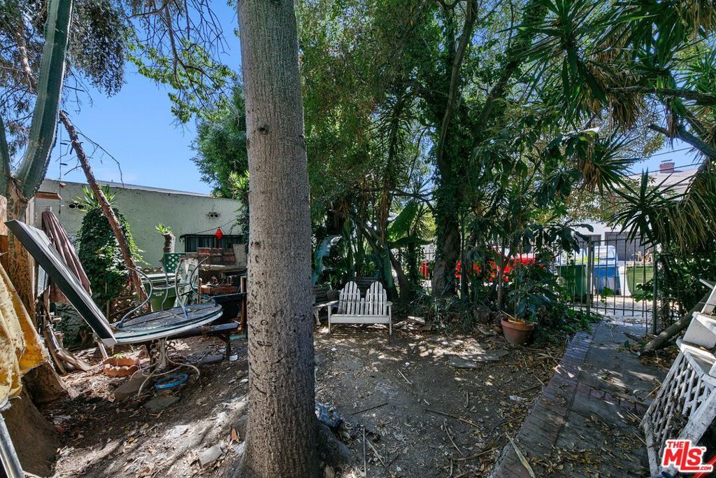 Image 28 of property listing at 905 Sanborn Avenue, Los Angeles, CA 90029