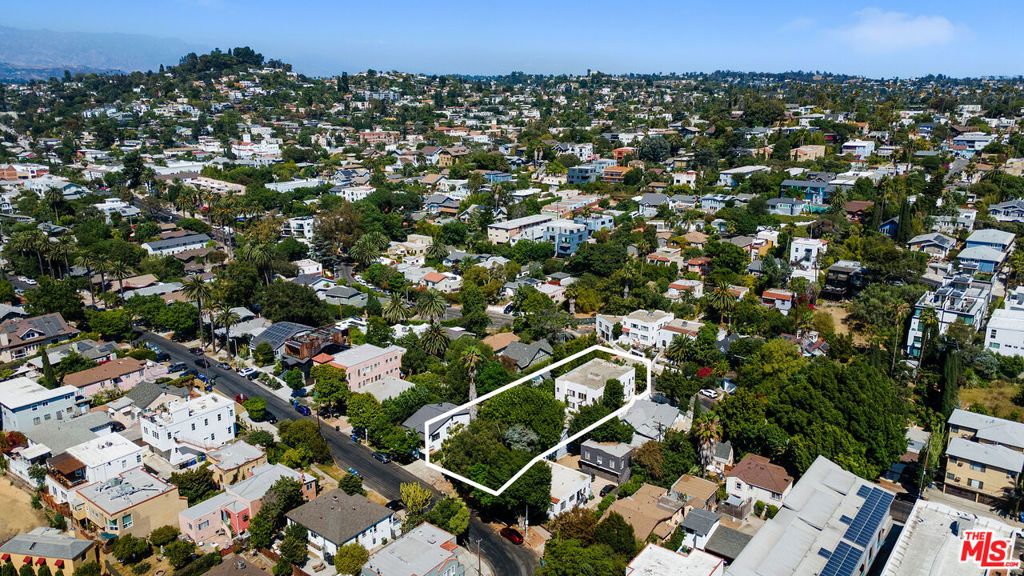 Image 3 of property listing at 905 Sanborn Avenue, Los Angeles, CA 90029