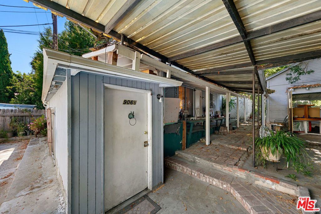 Image 32 of property listing at 905 Sanborn Avenue, Los Angeles, CA 90029