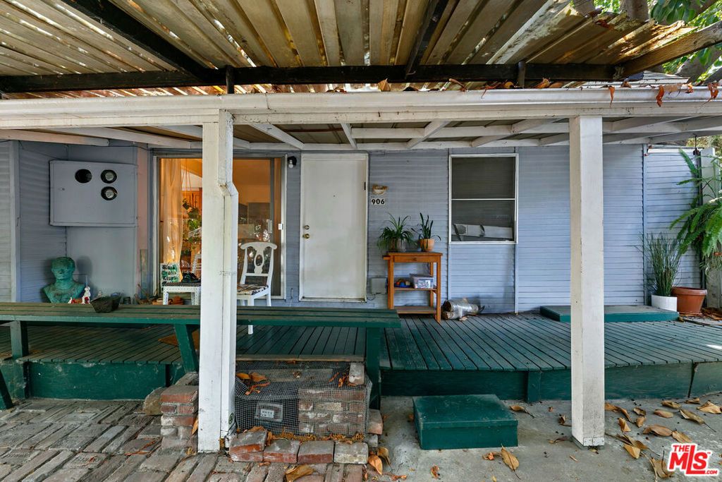 Image 33 of property listing at 905 Sanborn Avenue, Los Angeles, CA 90029