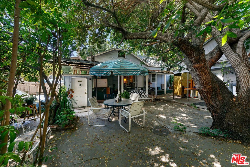 Image 34 of property listing at 905 Sanborn Avenue, Los Angeles, CA 90029