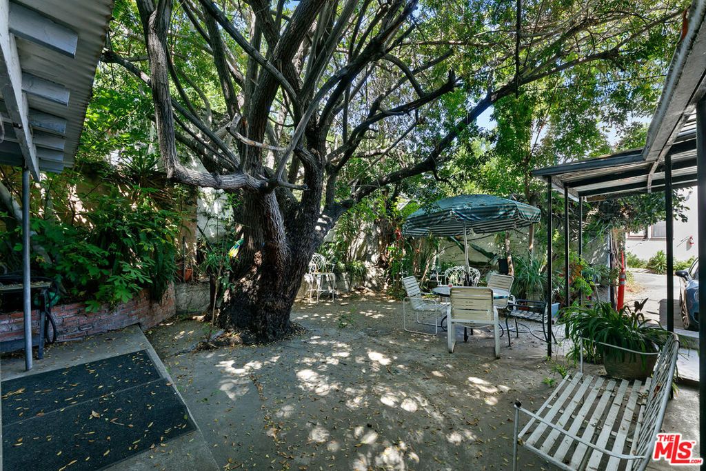 Image 35 of property listing at 905 Sanborn Avenue, Los Angeles, CA 90029