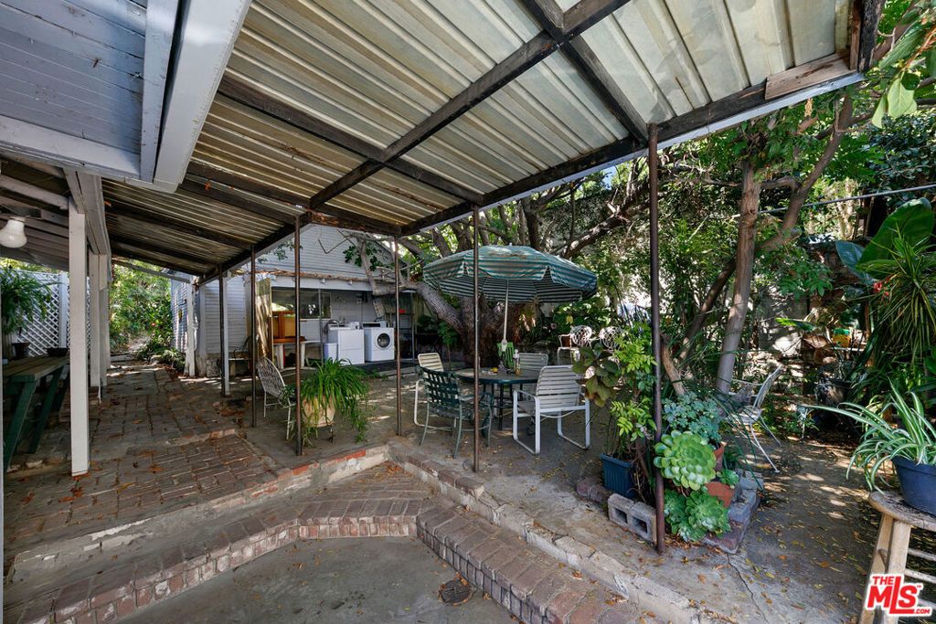 Image 39 of property listing at 905 Sanborn Avenue, Los Angeles, CA 90029