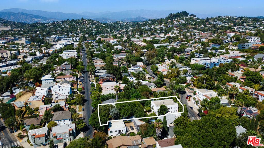 Image 4 of property listing at 905 Sanborn Avenue, Los Angeles, CA 90029