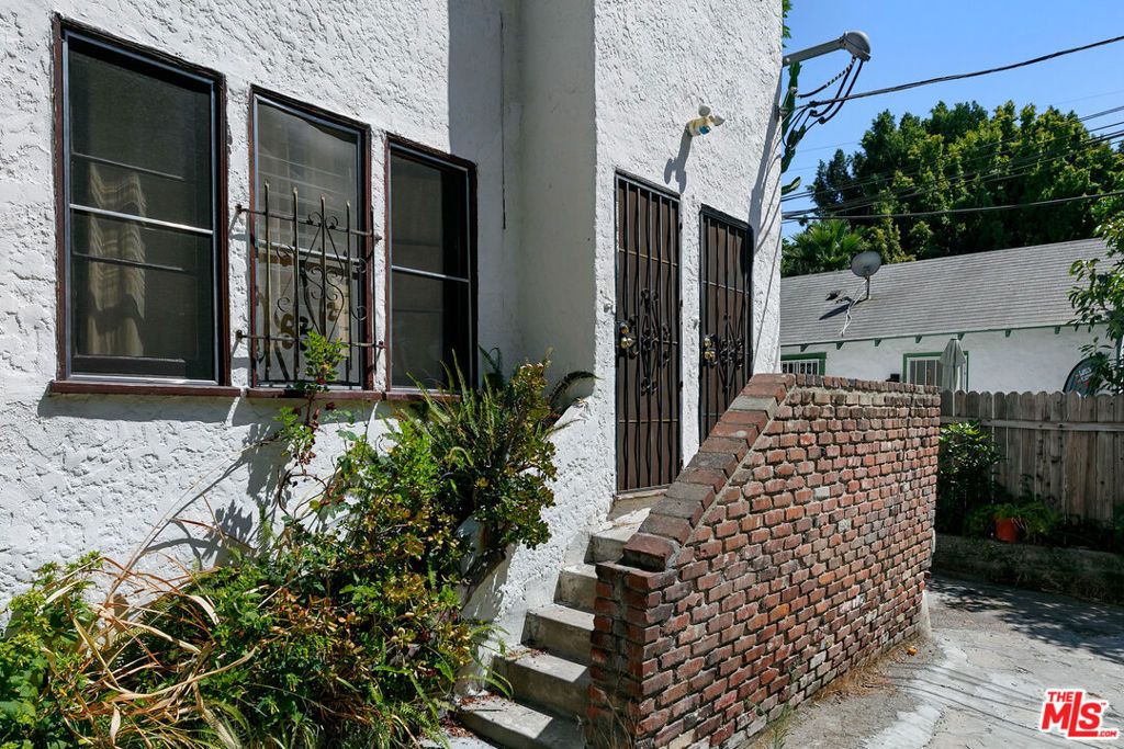 Image 40 of property listing at 905 Sanborn Avenue, Los Angeles, CA 90029