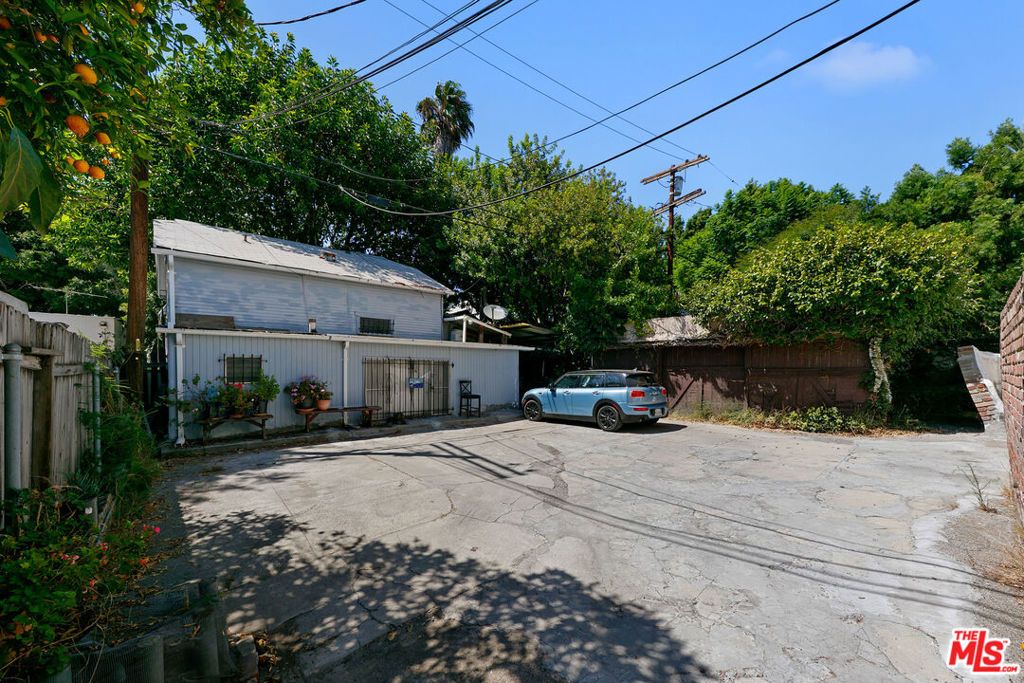 Image 42 of property listing at 905 Sanborn Avenue, Los Angeles, CA 90029