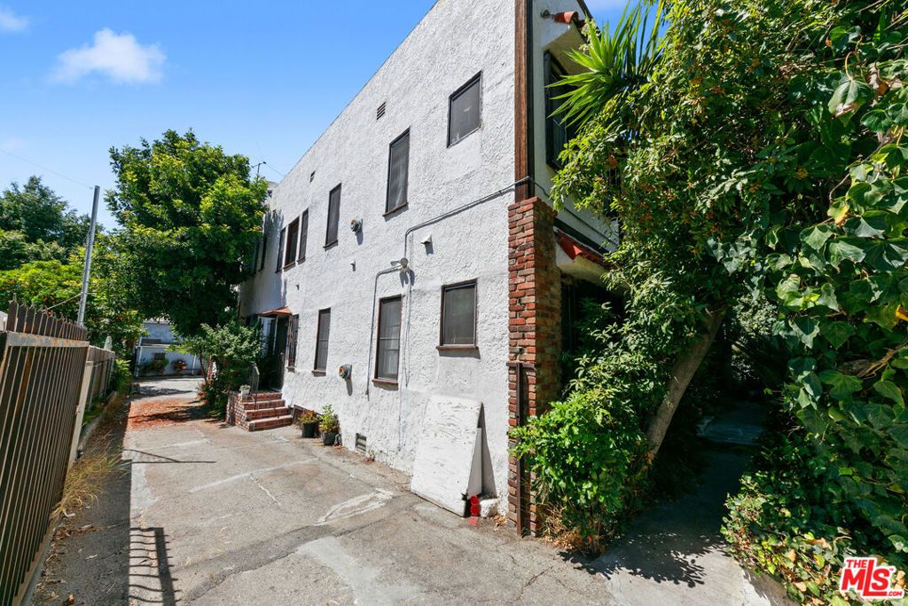 Image 45 of property listing at 905 Sanborn Avenue, Los Angeles, CA 90029