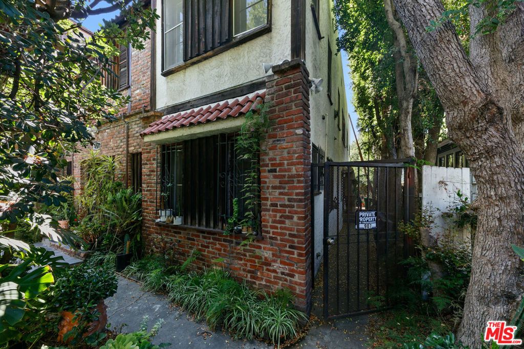 Image 46 of property listing at 905 Sanborn Avenue, Los Angeles, CA 90029