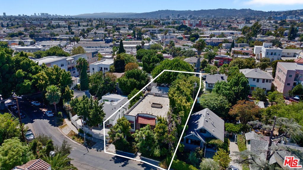 Image 6 of property listing at 905 Sanborn Avenue, Los Angeles, CA 90029