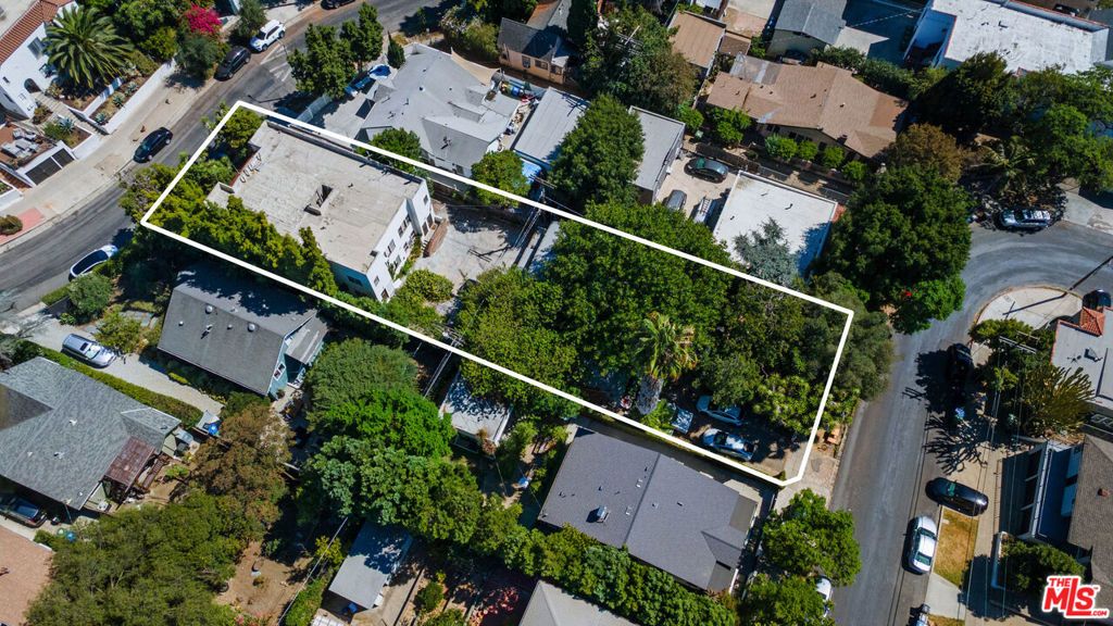 Image 7 of property listing at 905 Sanborn Avenue, Los Angeles, CA 90029