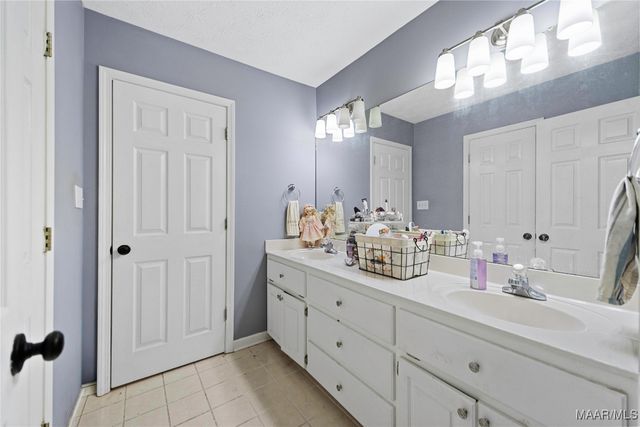 180 Stone River Loop, Wetumpka, AL 36092