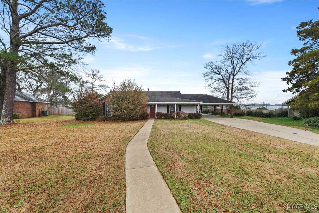 180 Stone River Loop, Wetumpka, AL 36092