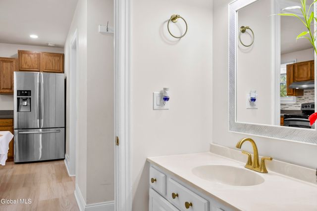 8 Fuller Terrace, Colonie, NY 12205