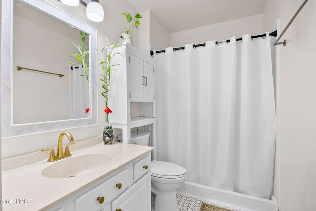 8 Fuller Terrace, Colonie, NY 12205