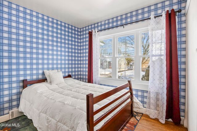 8 Fuller Terrace, Colonie, NY 12205