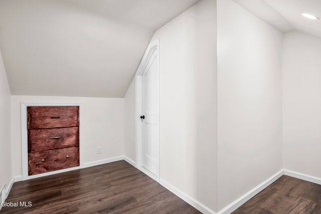 8 Fuller Terrace, Colonie, NY 12205