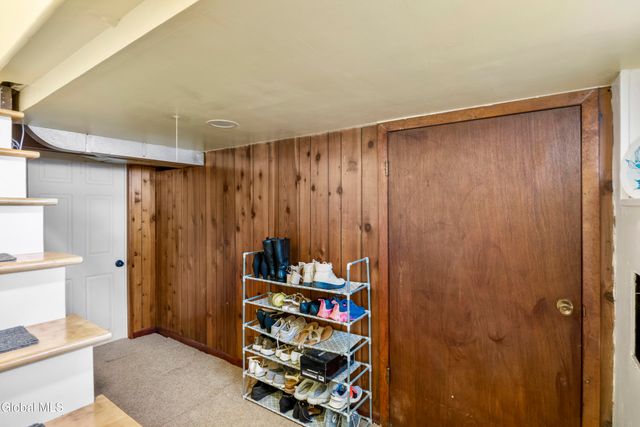 8 Fuller Terrace, Colonie, NY 12205