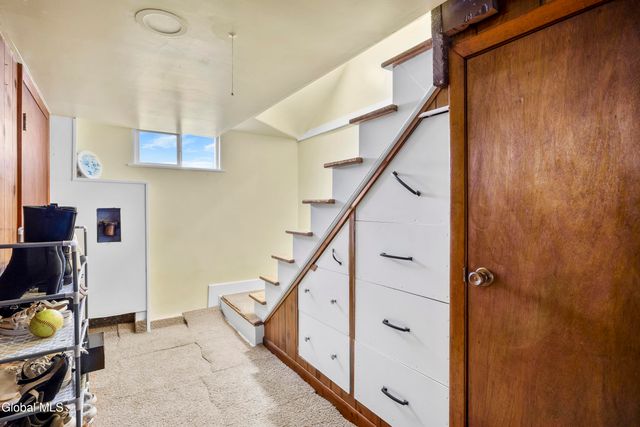 8 Fuller Terrace, Colonie, NY 12205