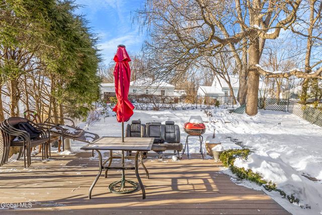 8 Fuller Terrace, Colonie, NY 12205