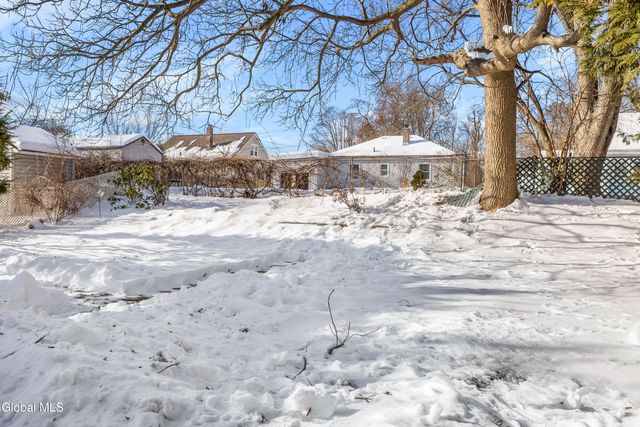 8 Fuller Terrace, Colonie, NY 12205