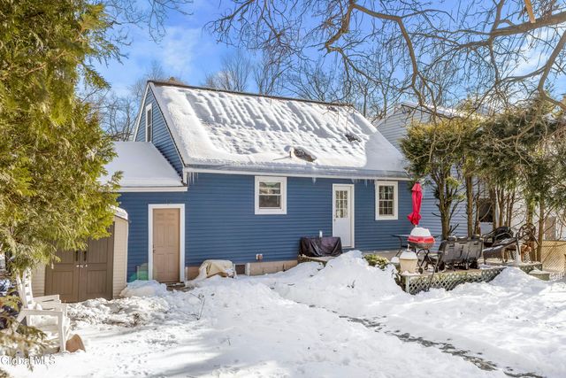 8 Fuller Terrace, Colonie, NY 12205