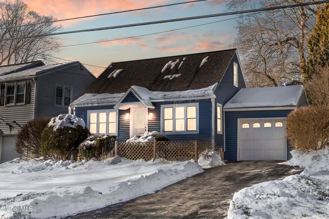 8 Fuller Terrace, Colonie, NY 12205