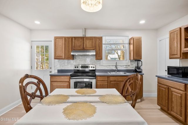 8 Fuller Terrace, Colonie, NY 12205