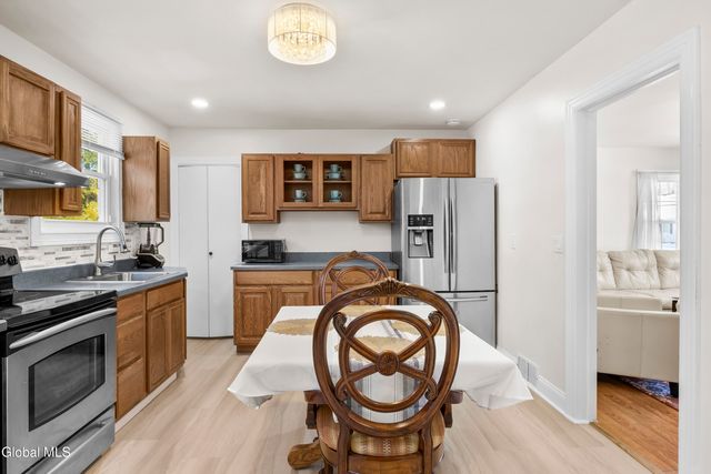 8 Fuller Terrace, Colonie, NY 12205