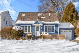 8 Fuller Terrace, Colonie, NY 12205