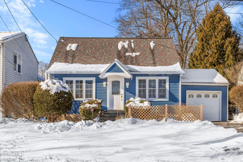 8 Fuller Terrace, Colonie, NY 12205