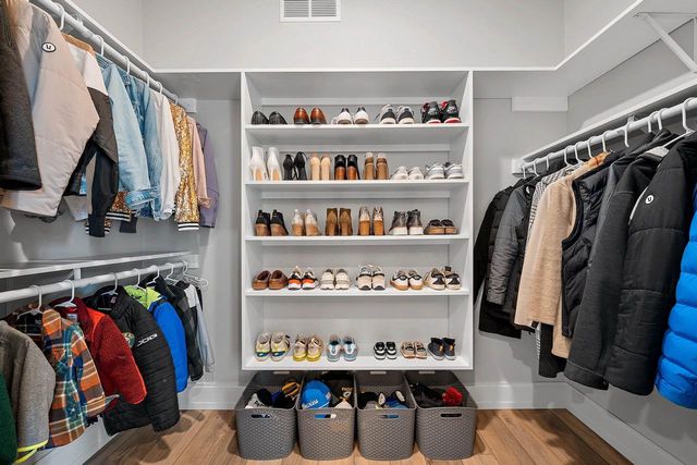 1361 CORAL REEF LANE, Howard, WI 54313