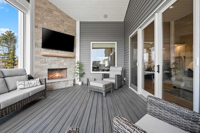 1361 CORAL REEF LANE, Howard, WI 54313