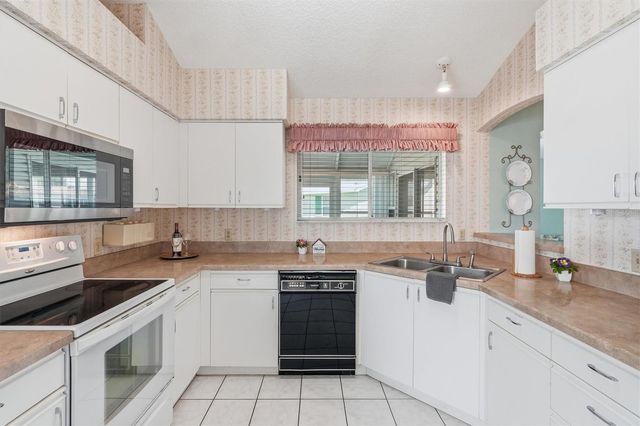 1260 GRANADA COURT, Lady Lake, FL 32159