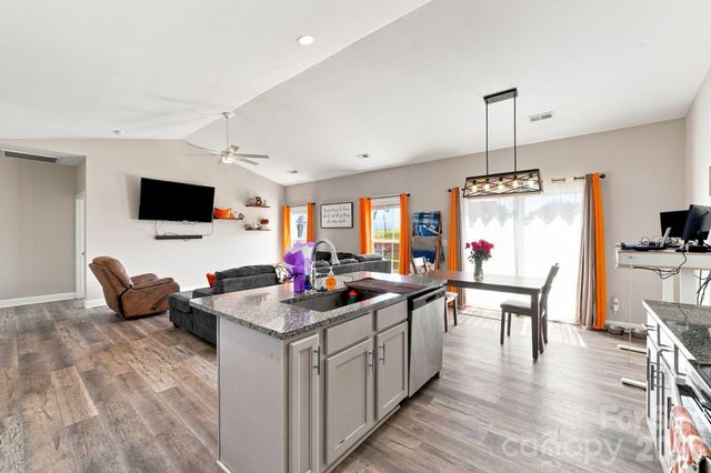 232 Pinnacle Crossing 61, Shelby, NC 28152