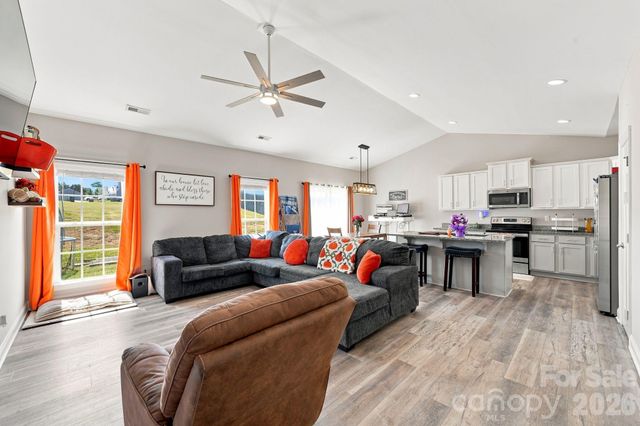 232 Pinnacle Crossing 61, Shelby, NC 28152
