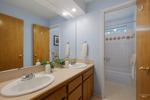 2455 E Gloucester Street, Boise, ID 83706