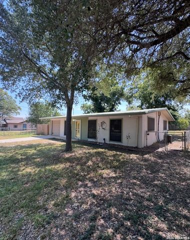 104 BOECK, La Vernia, TX 78121