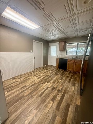 104 BOECK, La Vernia, TX 78121
