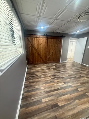104 BOECK, La Vernia, TX 78121