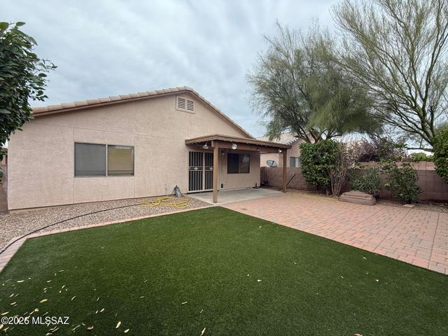 7736 N Sun Flair Drive, Tucson, AZ 85741