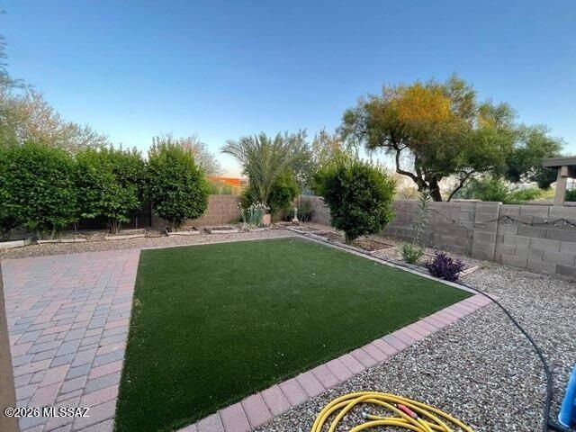 7736 N Sun Flair Drive, Tucson, AZ 85741