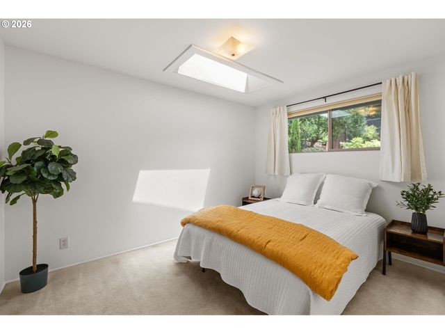 4861 Donald St, Eugene, OR 97405