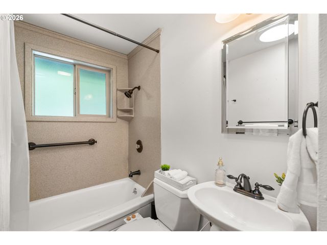 4861 Donald St, Eugene, OR 97405