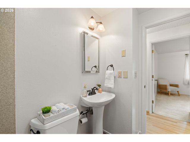 4861 Donald St, Eugene, OR 97405