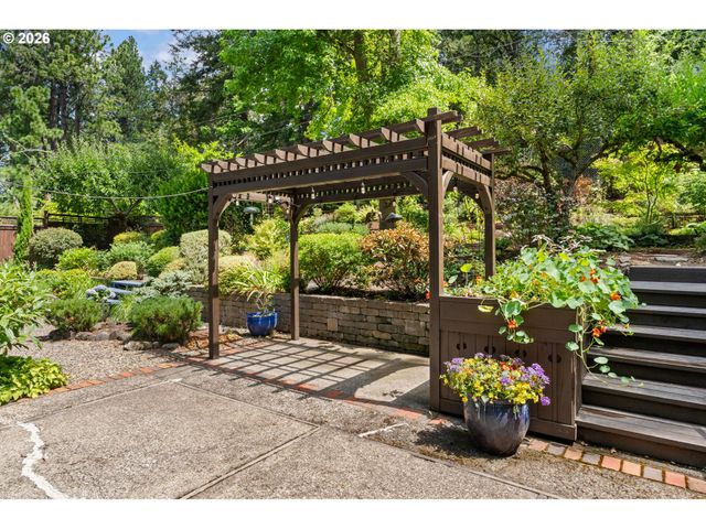 4861 Donald St, Eugene, OR 97405