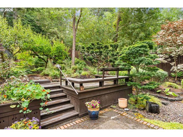4861 Donald St, Eugene, OR 97405